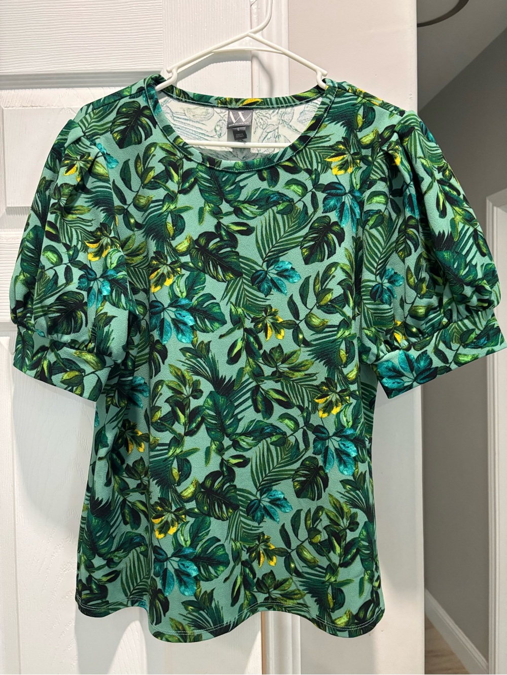 Women's Green Tropical Print Puff-Sleeve Top